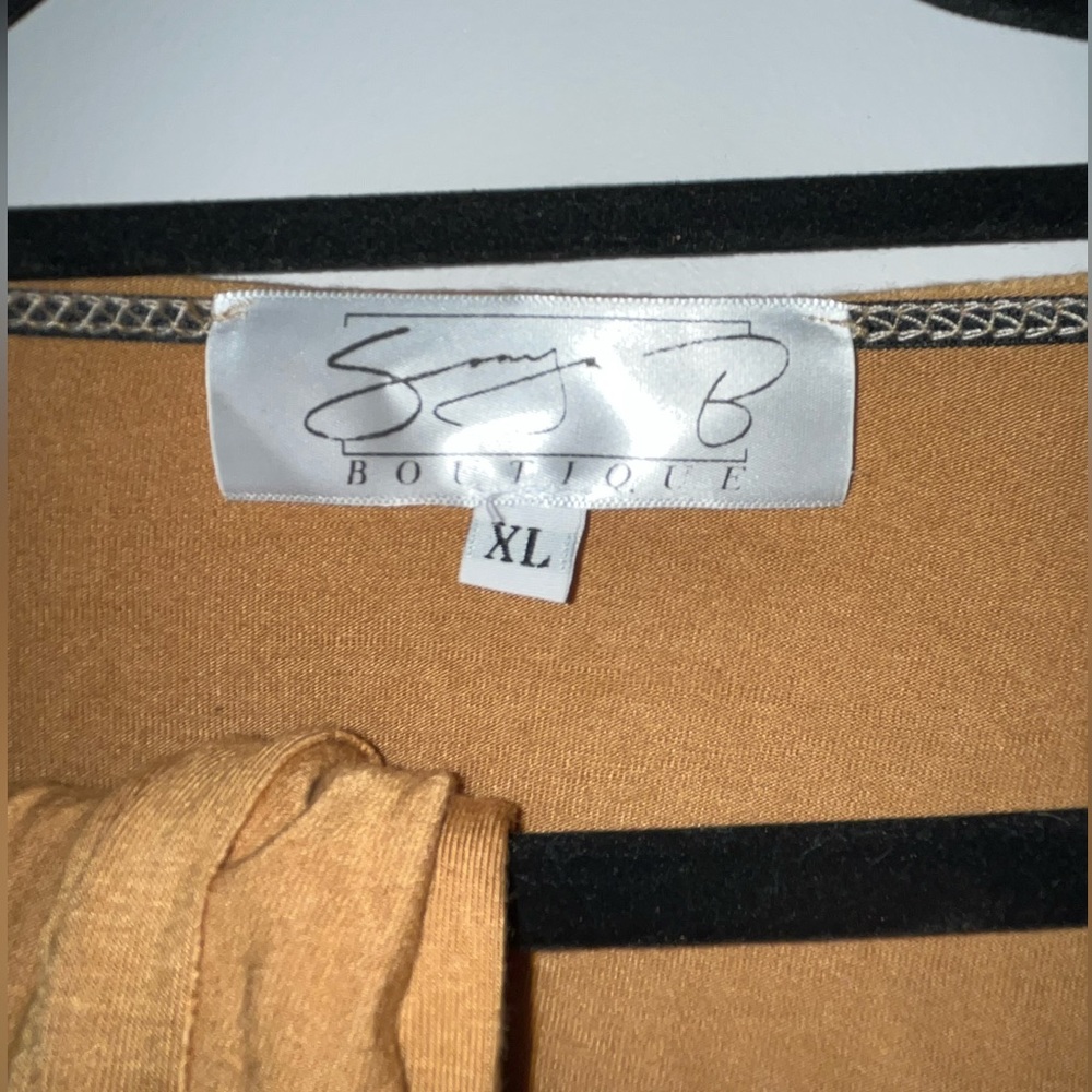 Two Piece Tan Short Set - Picture 6 of 7